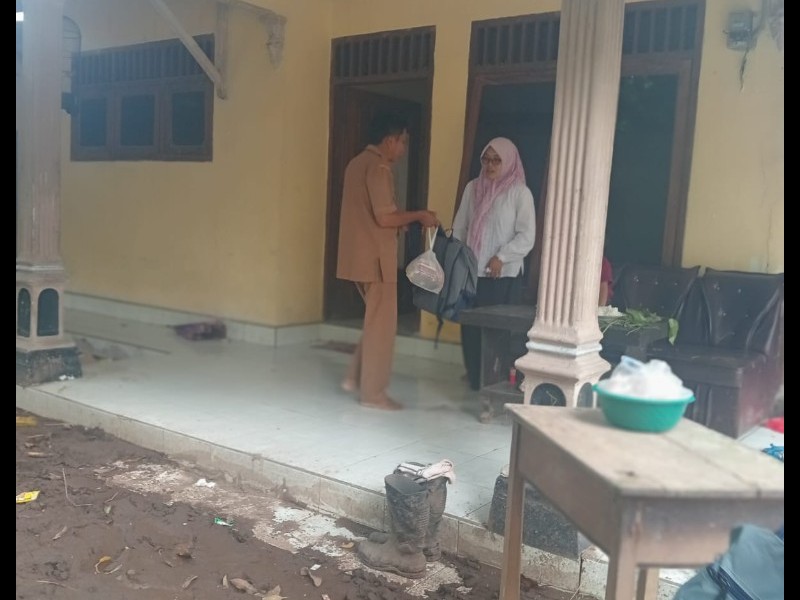 Kolaborasi SDN 1 Banyuglugur dan YTL Jawa Power Salurkan Bantuan untuk Siswa Terdampak Banjir