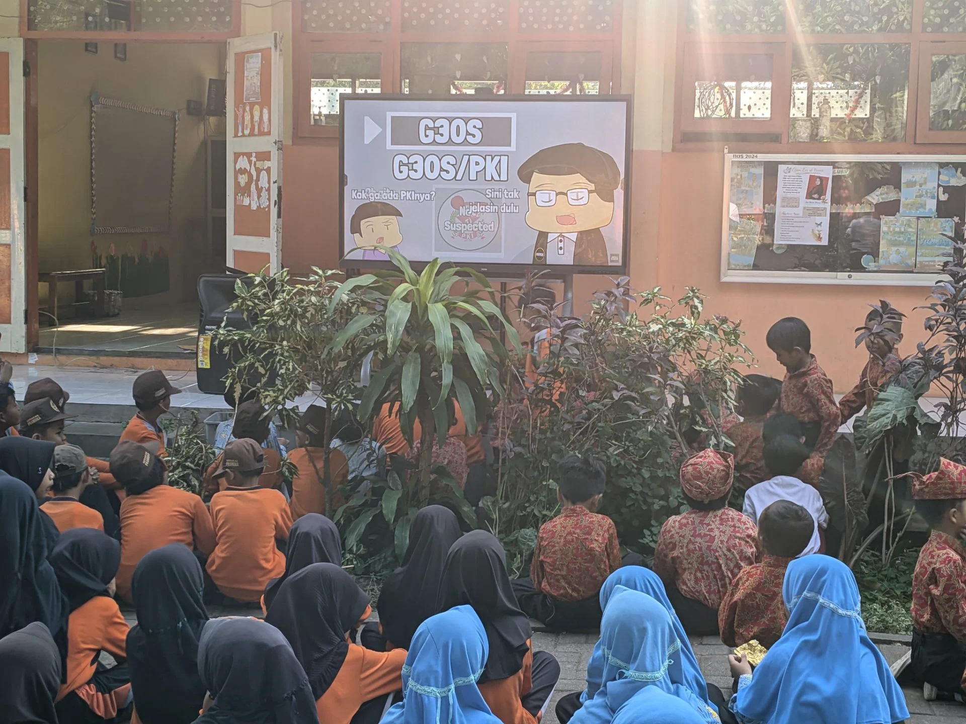Melalui IFP Murid SDN 1 Banyuglugur Belajar  Sejarah G30S